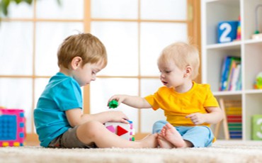 Ποια σχέση πρέπει να υπάρχει ανάμεσα στους γονείς και την babysitter;